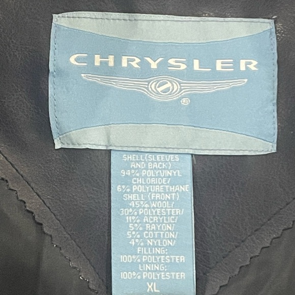 Vintage Chrysler Bomber Jacket with a Cropped Fit - Picture 4 of 7